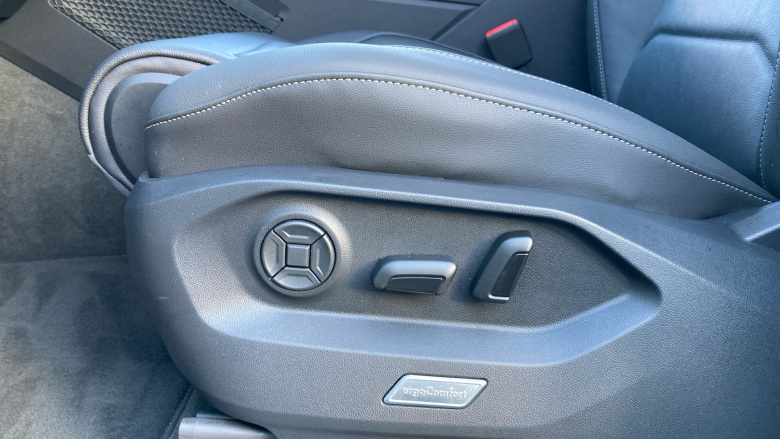 Volkswagen Touareg 3.0 V6 TDI 4Motion Black Edition 5dr Tip Auto Diesel Estate